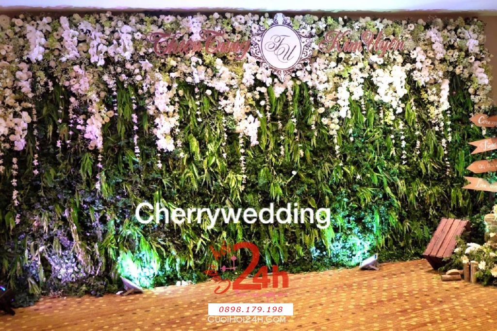Dịch vụ cưới hỏi 24h trọn vẹn ngày vui chuyên trang trí nhà đám cưới hỏi và nhà hàng tiệc cưới | Backdrop hoa tươi trắng xanh sang trọng