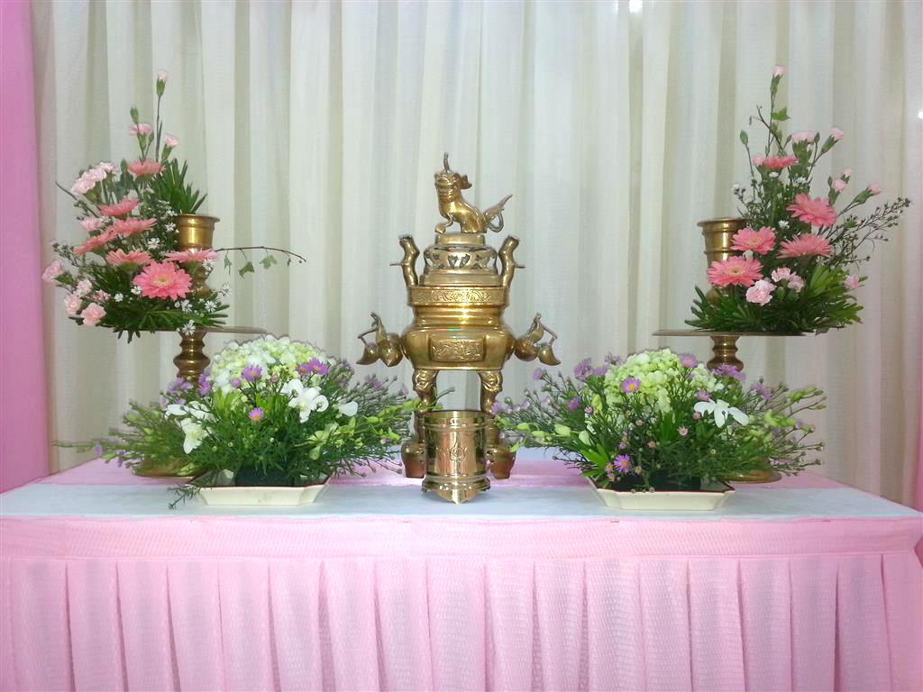 Dịch vụ cưới hỏi 24h trọn vẹn ngày vui chuyên trang trí nhà đám cưới hỏi và nhà hàng tiệc cưới | Trang trí bàn thờ màu hồng