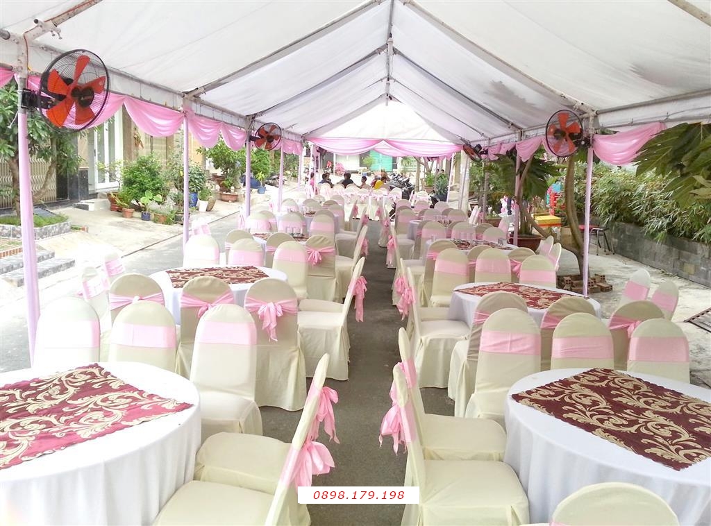 Dịch vụ cưới hỏi 24h trọn vẹn ngày vui chuyên trang trí nhà đám cưới hỏi và nhà hàng tiệc cưới | Cho thuê bàn ghế dựa tiệc cưới tông nền kem, nơ hồng