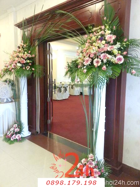 Dịch vụ cưới hỏi 24h trọn vẹn ngày vui chuyên trang trí nhà đám cưới hỏi và nhà hàng tiệc cưới | Trang trí cổng đón khách nhà hàng với hoa tươi